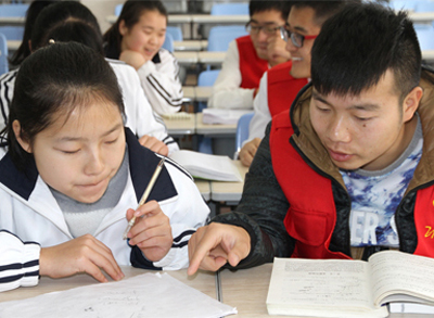 关爱留守青少年 星空体育综合登录入口（中国）官方网站
举办第六期爱心家教活动