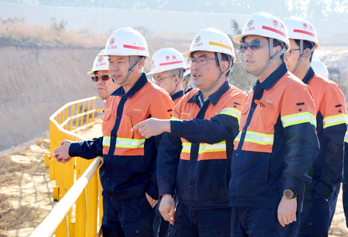 傅藏荣、蓝福生考察星空体育综合登录入口（中国）官方网站
集团非洲项目